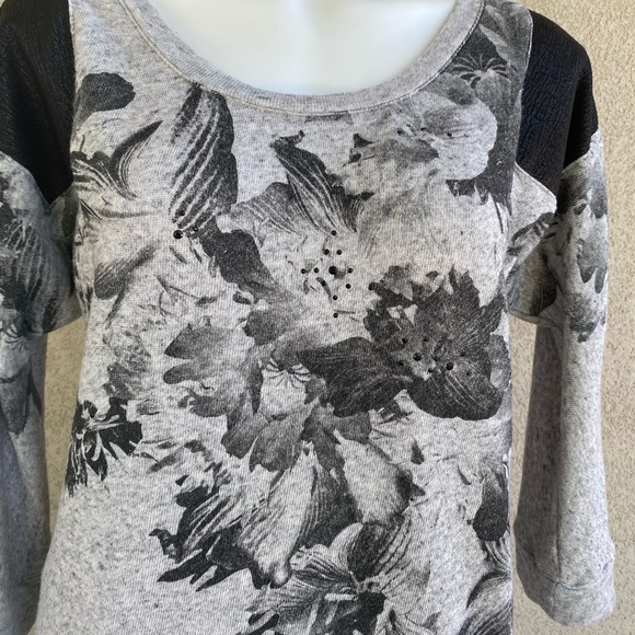 3/4 Sleeve Floral Print Cozy Embellished Sweater - Picture 8 of 8